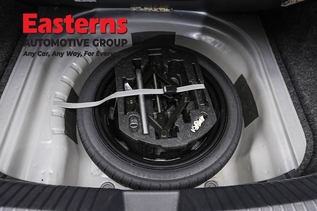 Used 2025 Volkswagen Jetta SE FWD image 21