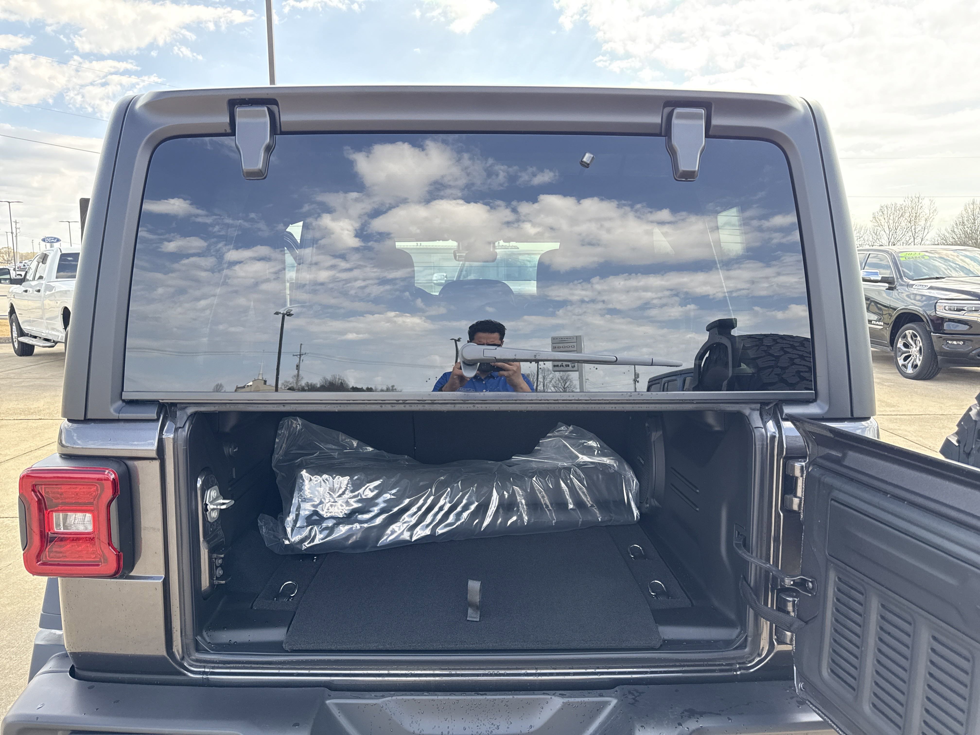 New 2025 Jeep Wrangler Unlimited Rubicon w/ Technology Group image 35