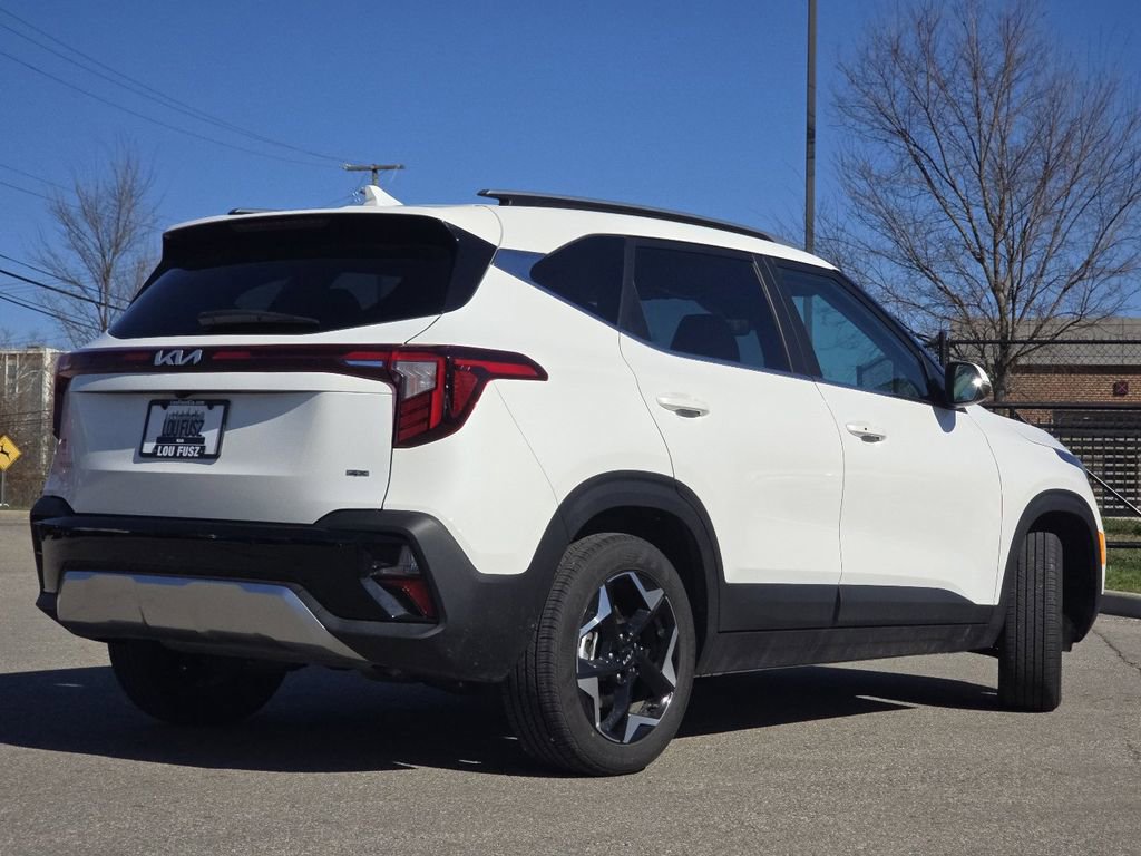 Used 2025 Kia Seltos EX image 17
