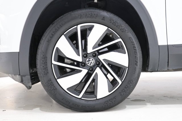 Used 2025 Volkswagen Atlas SE AWD/4WD image 11