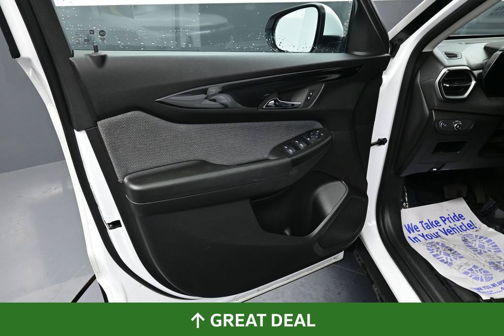 Used 2025 Chevrolet TrailBlazer LT AWD/4WD image 28