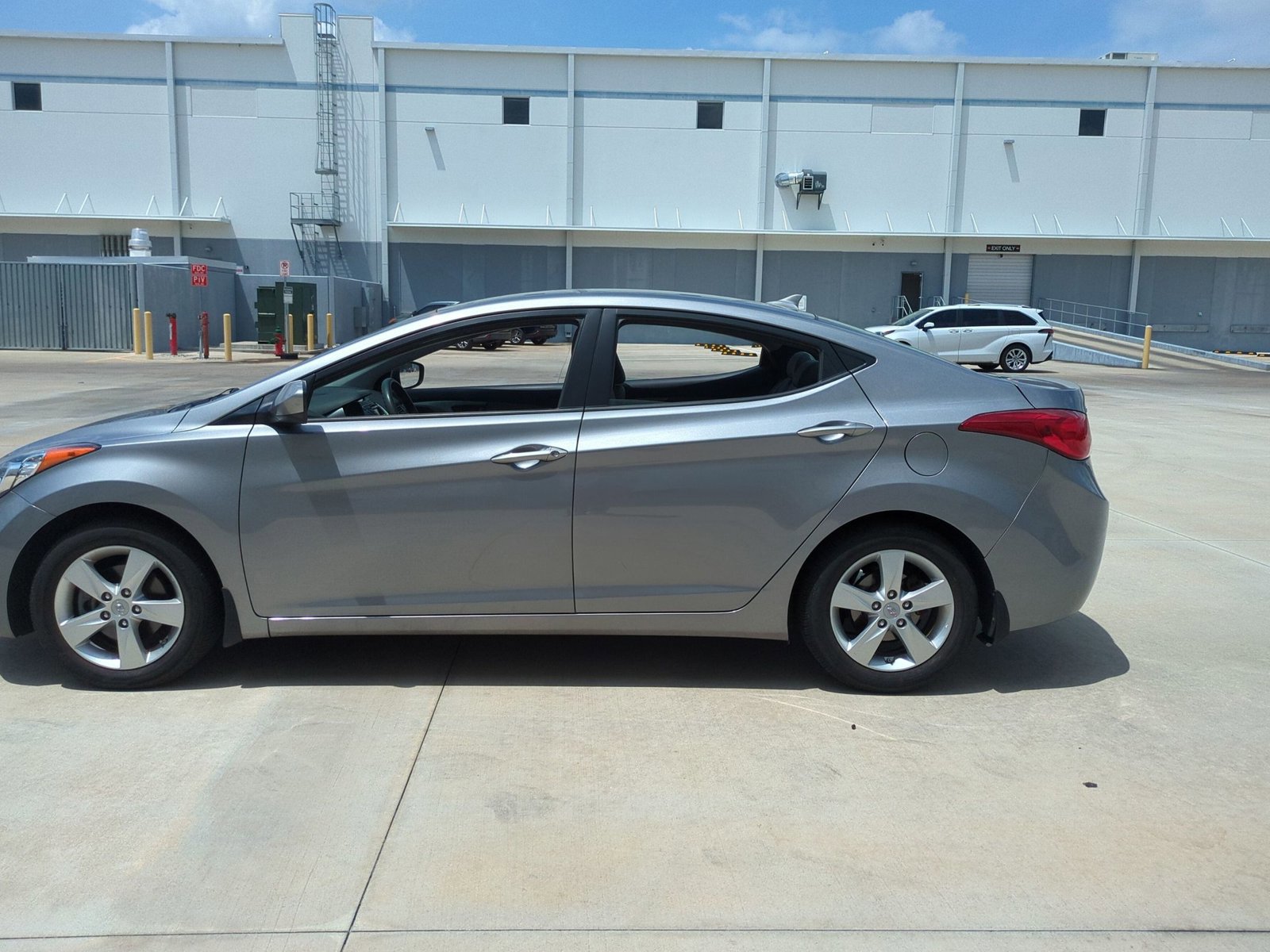Used 2013 Hyundai Elantra GLS w/ Preferred Pkg FWD image 8