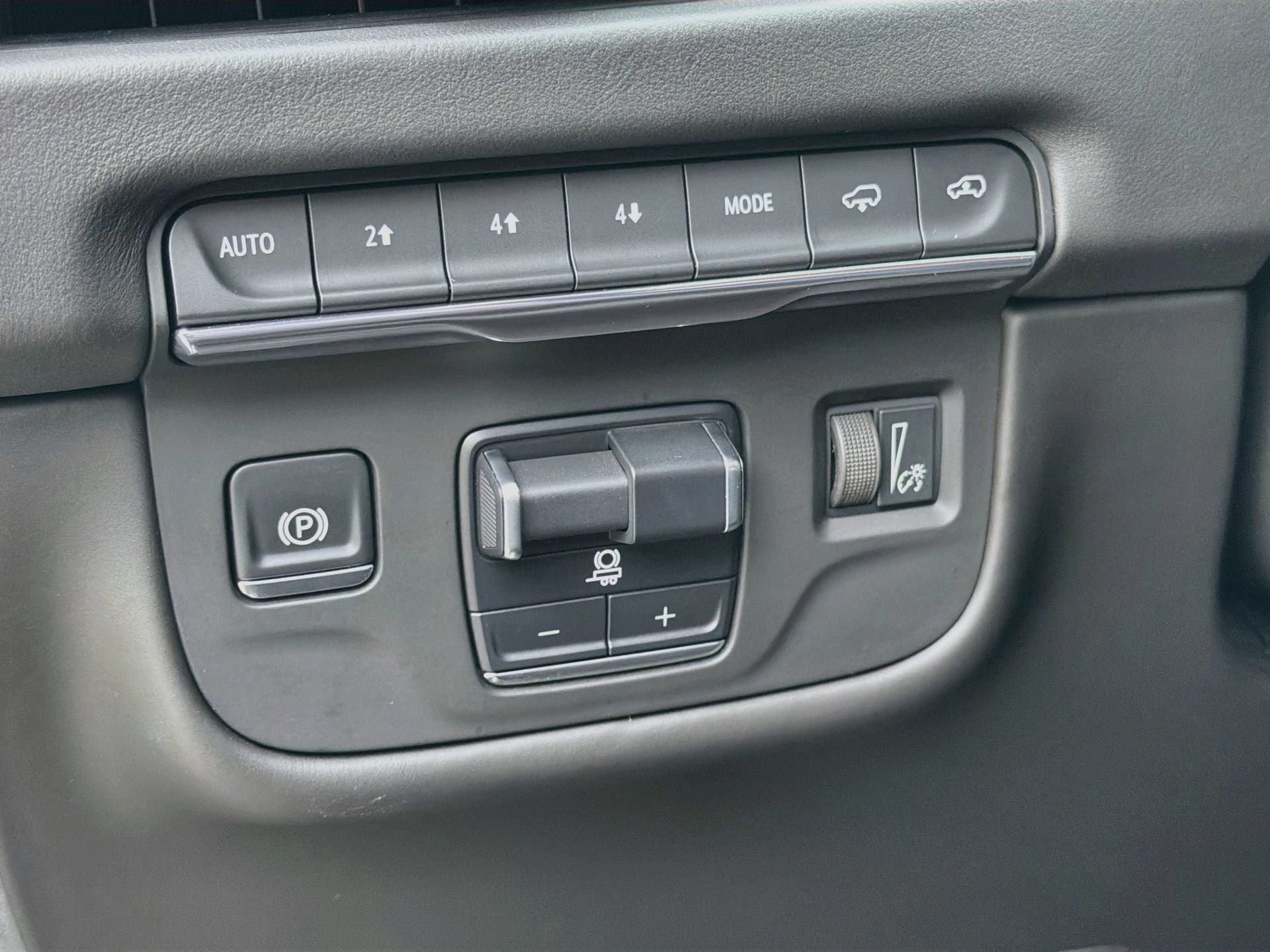 Certified 2025 Cadillac Escalade ESV Sport Platinum AWD/4WD image 40