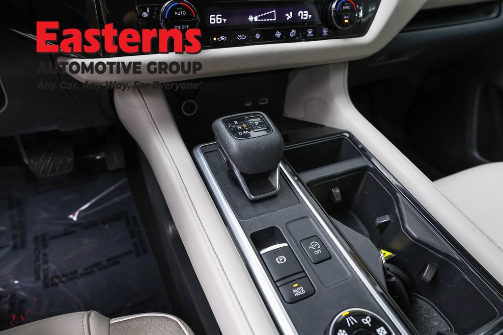 Used 2022 Nissan Pathfinder SL AWD/4WD image 12