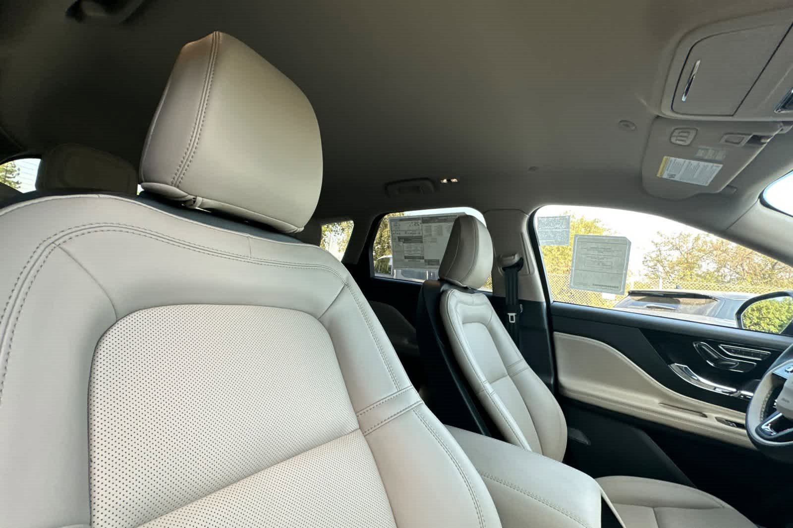 Used 2025 Lincoln Corsair Premiere w/ Equipment Group 101A image 18