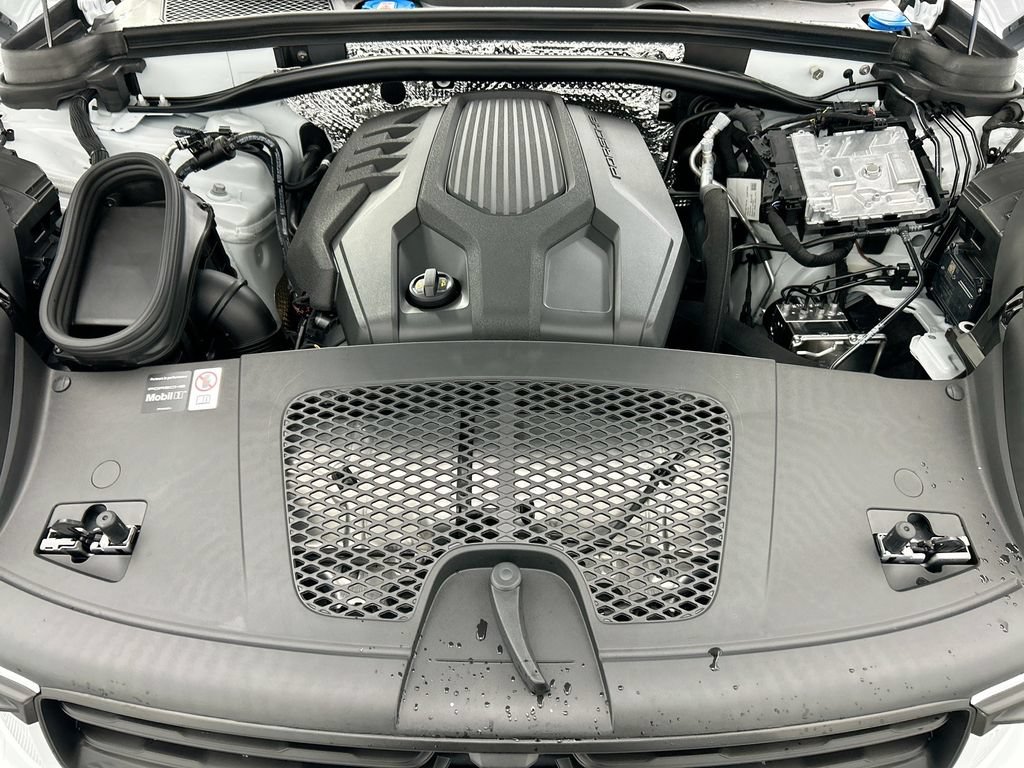 Used 2026 Porsche Macan AWD/4WD image 30