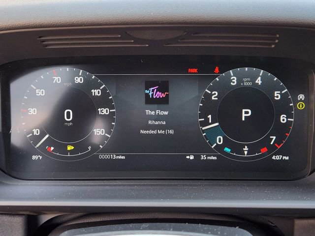 Used 2025 Land Rover Discovery S image 11