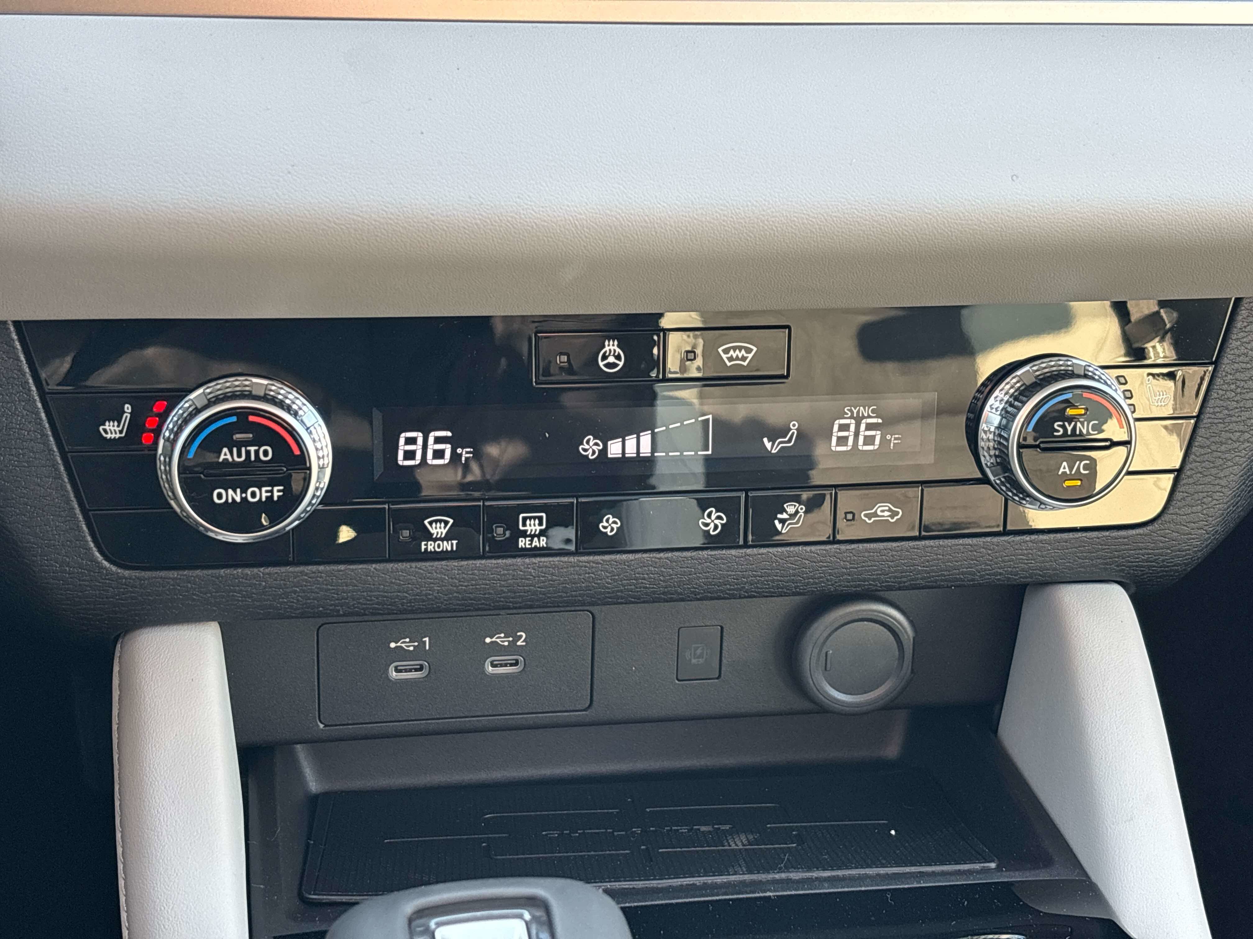 New 2026 Mitsubishi Outlander SE image 13