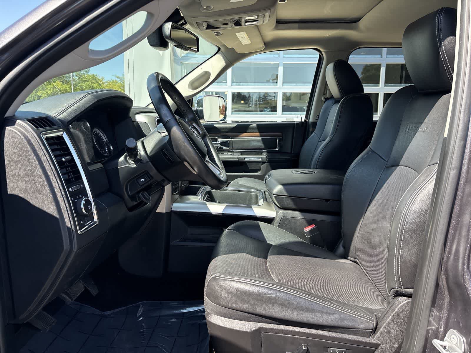 Used 2016 RAM 1500 Laramie w/ Convenience Group AWD/4WD image 10
