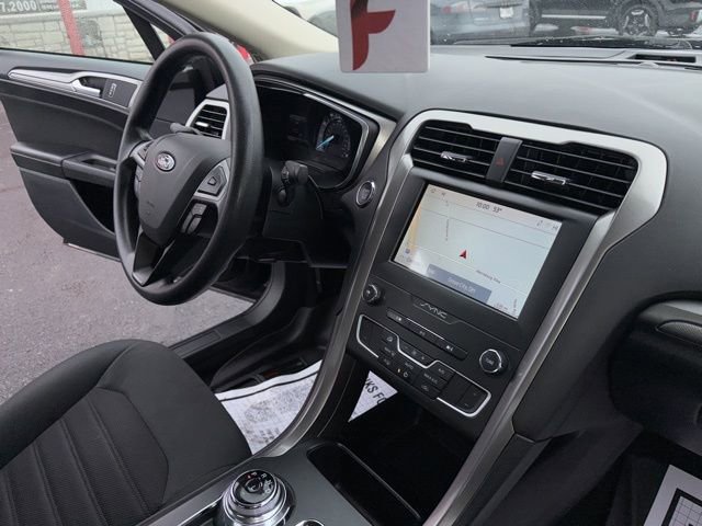 Used 2020 Ford Fusion SE image 23