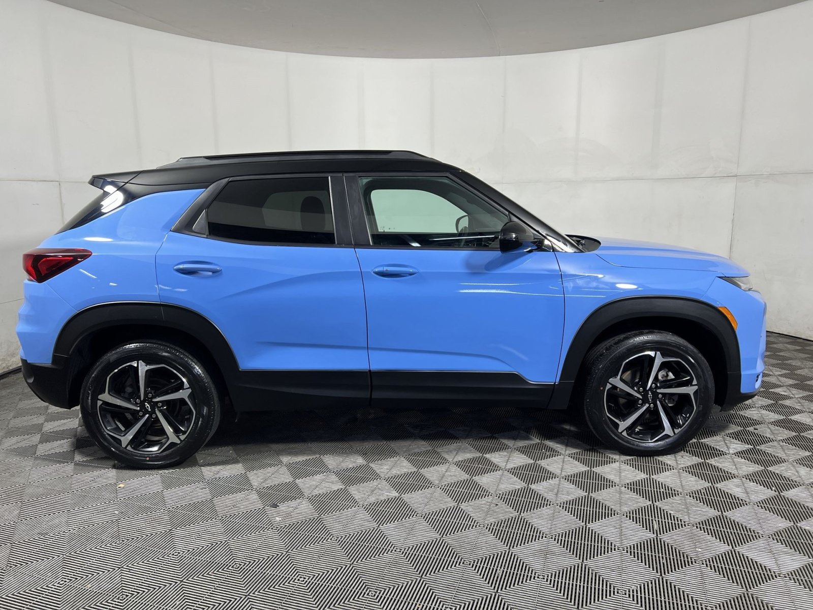 Used 2023 Chevrolet TrailBlazer RS w/ Sun and Liftgate Package AWD/4WD image 12