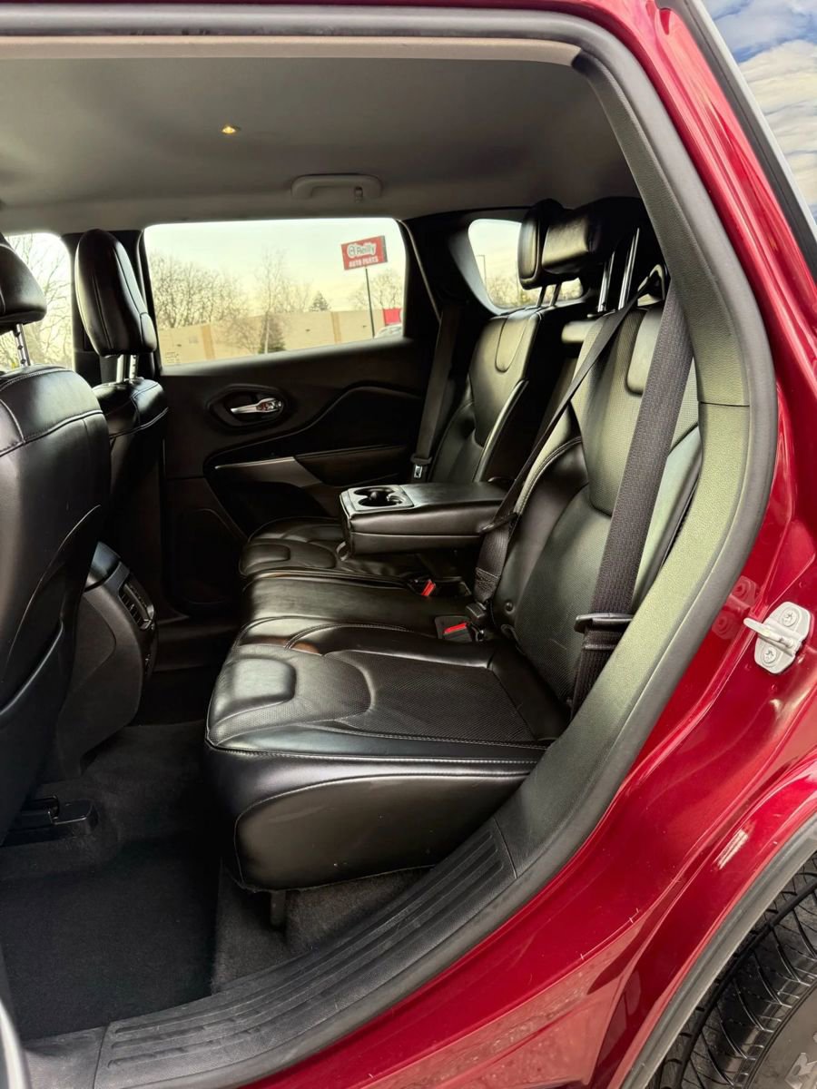 Used 2019 Jeep Cherokee Limited AWD/4WD image 12