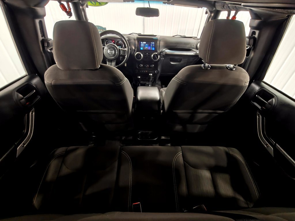 Used 2016 Jeep Wrangler Unlimited Sahara w/ Dual Top Group AWD/4WD image 26