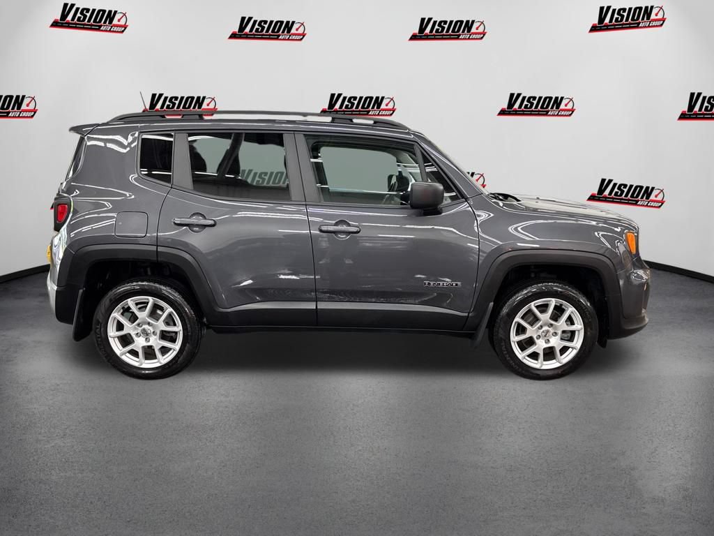 Used 2023 Jeep Renegade Latitude w/ Sun/Sound Group AWD/4WD image 4