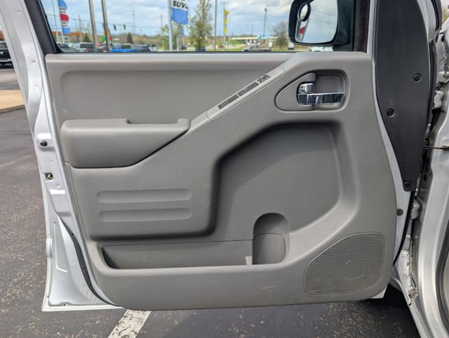 Used 2016 Nissan Frontier SV w/ SV Value Truck Package image 9