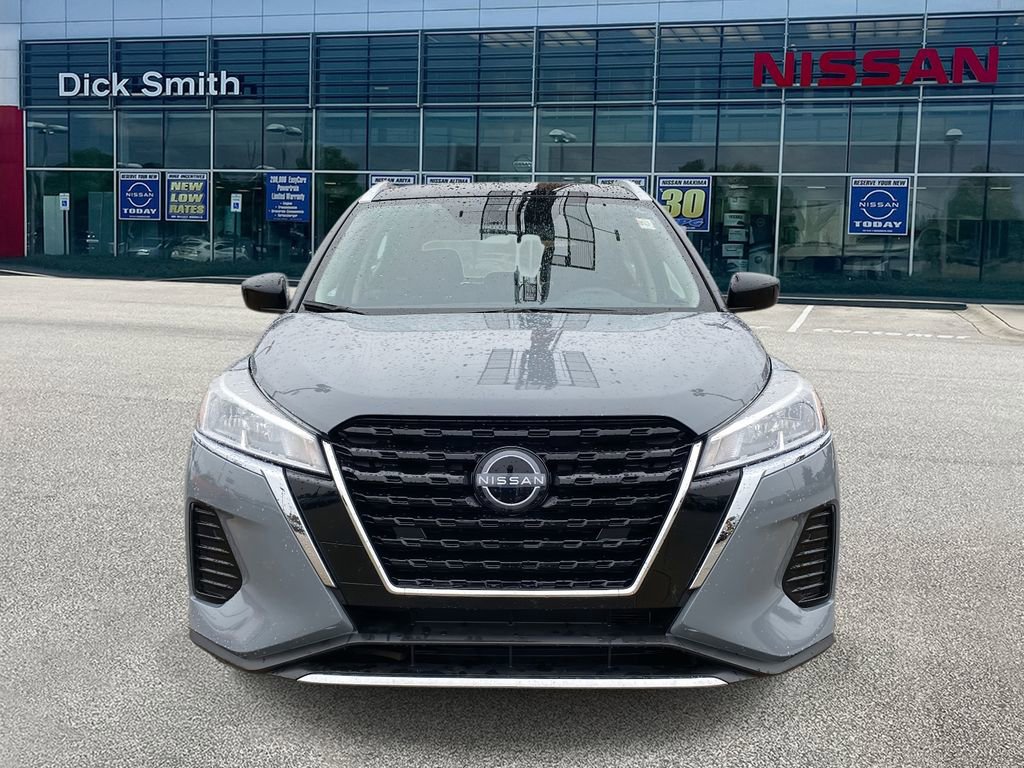 Used 2024 Nissan Kicks SV image 2