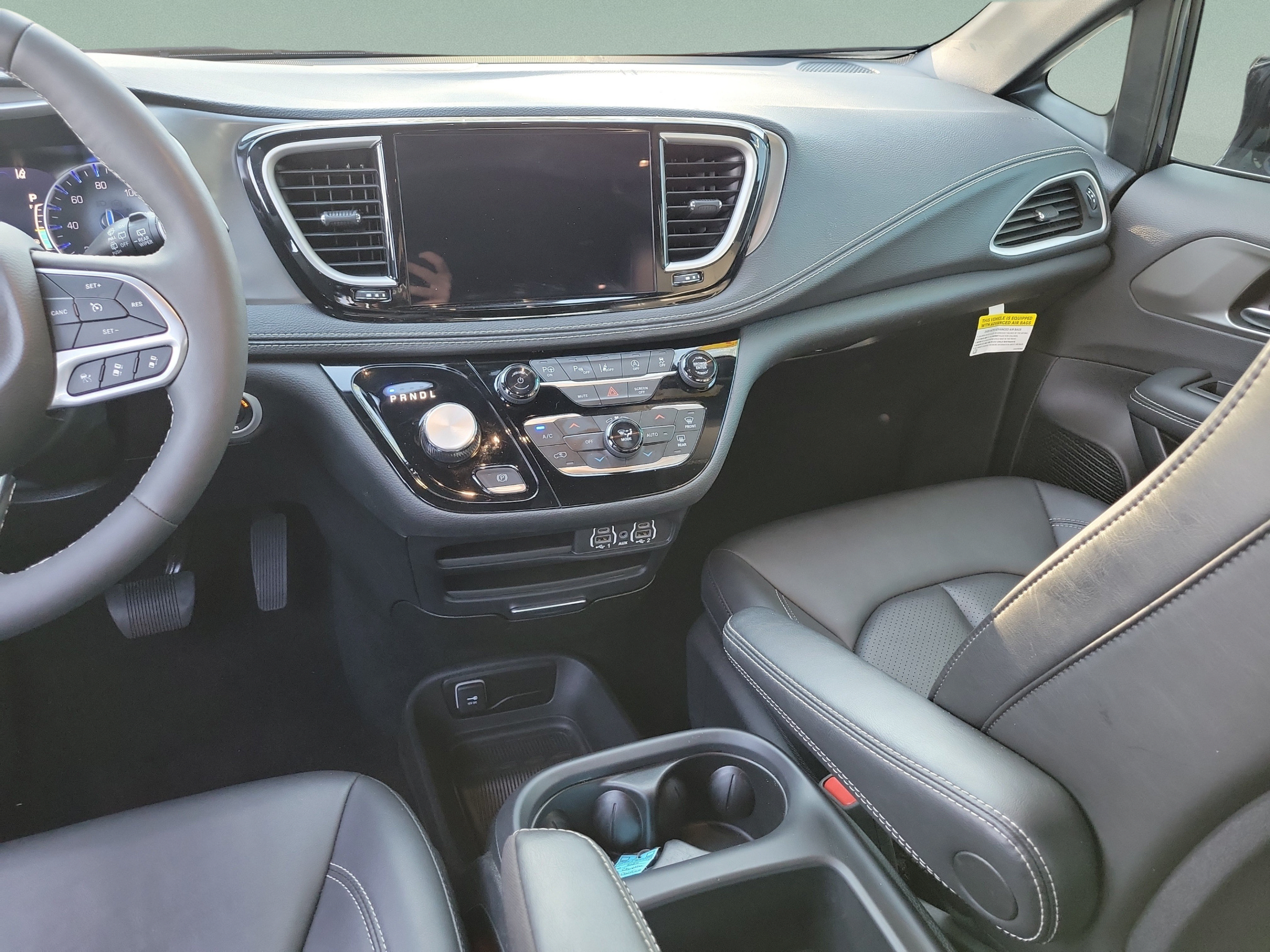 Used 2025 Chrysler Pacifica Select FWD image 12