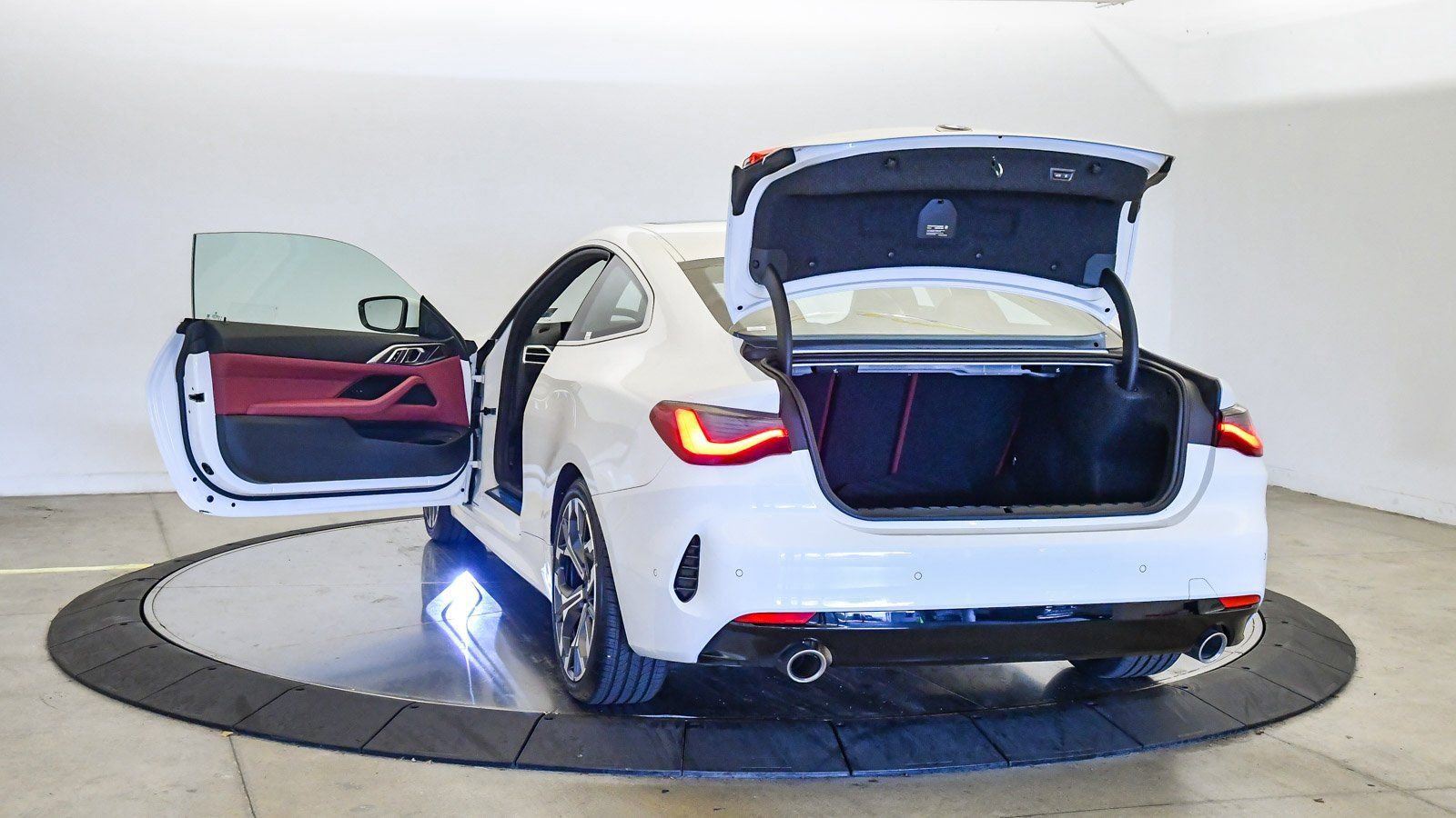 Used 2026 BMW 430i Coupe w/ Parking Assistance Package image 30