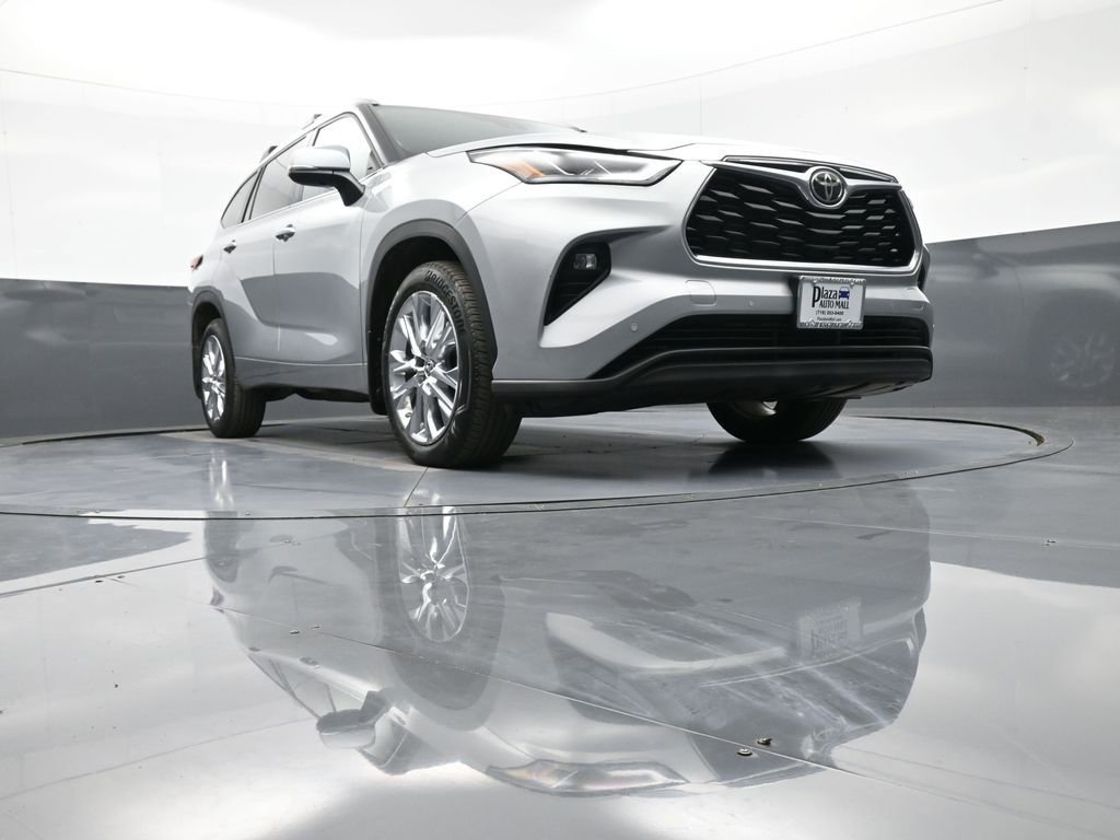Certified 2024 Toyota Highlander Limited AWD/4WD image 30