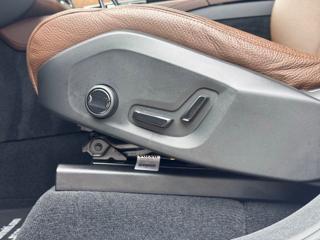 Used 2023 Volvo XC90 B5 Plus image 13