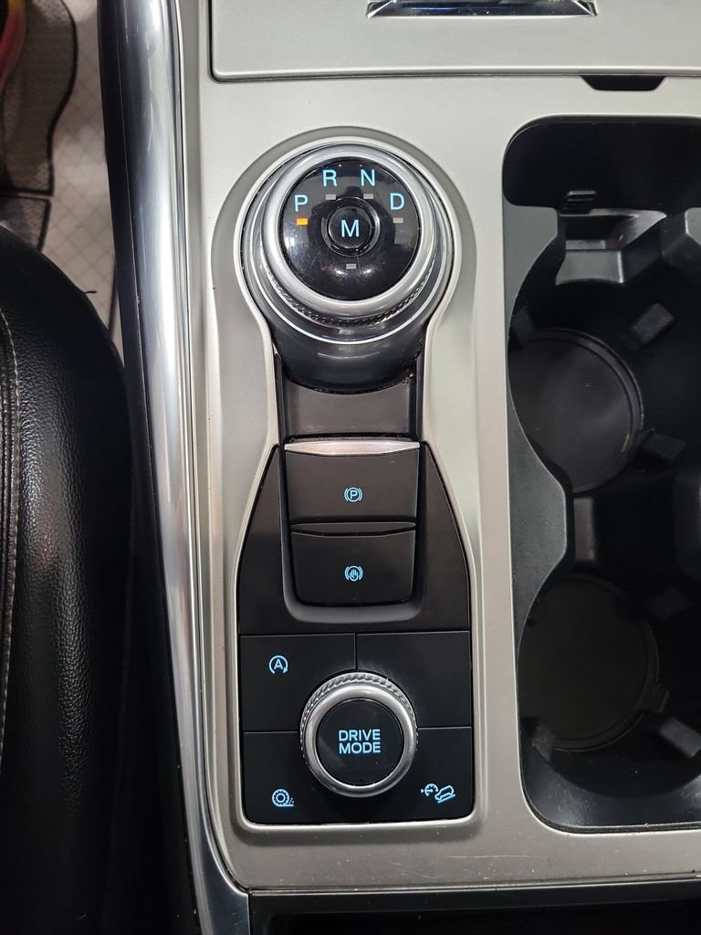 Used 2021 Ford Explorer XLT w/ Equipment Group 202A AWD/4WD image 38
