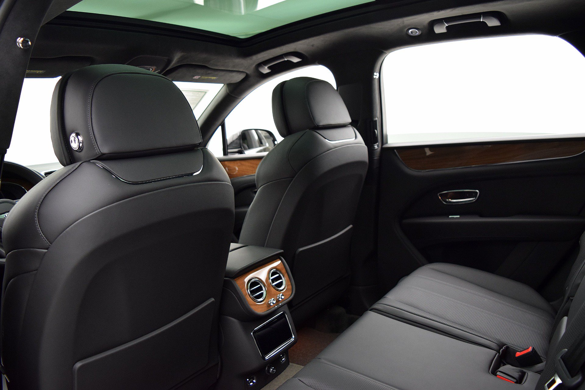 Certified 2021 Bentley Bentayga Plug-In Hybrid AWD/4WD image 21
