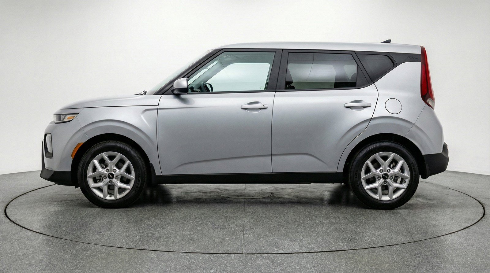 Used 2025 Kia Soul LX w/ LX Technology Package FWD image 5