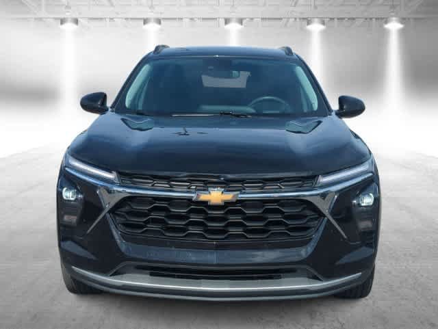 Used 2025 Chevrolet Trax LT FWD image 3