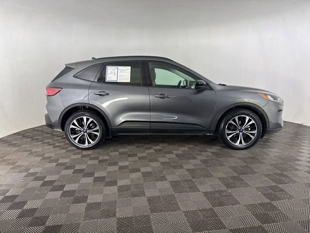 Used 2022 Ford Escape SE w/ SE Sport Appearance Package image 6