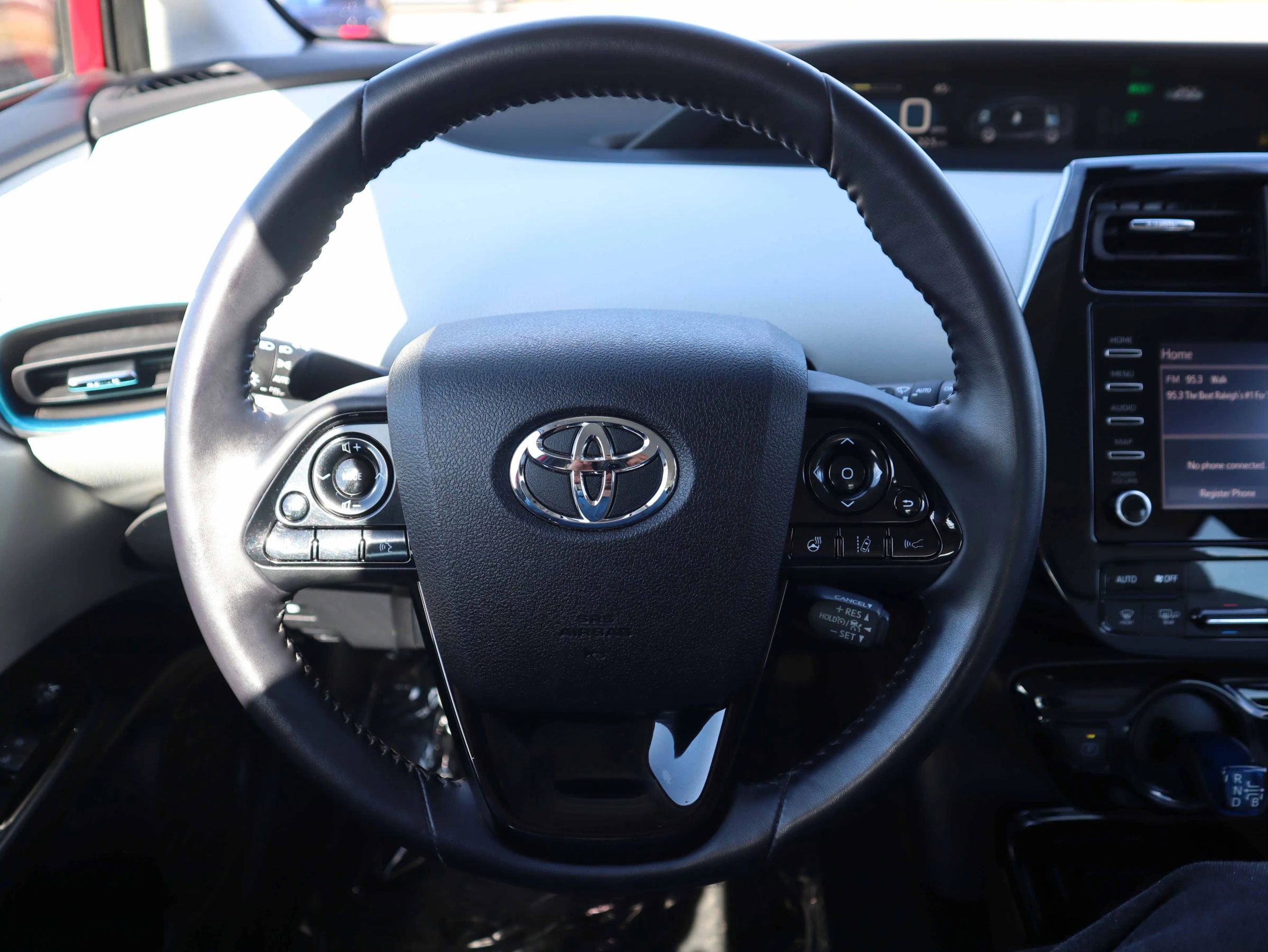 Used 2020 Toyota Prius XLE image 14