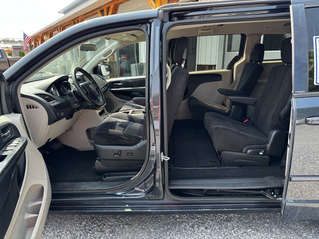 Used 2014 Dodge Grand Caravan SXT w/ Security Group FWD image 12