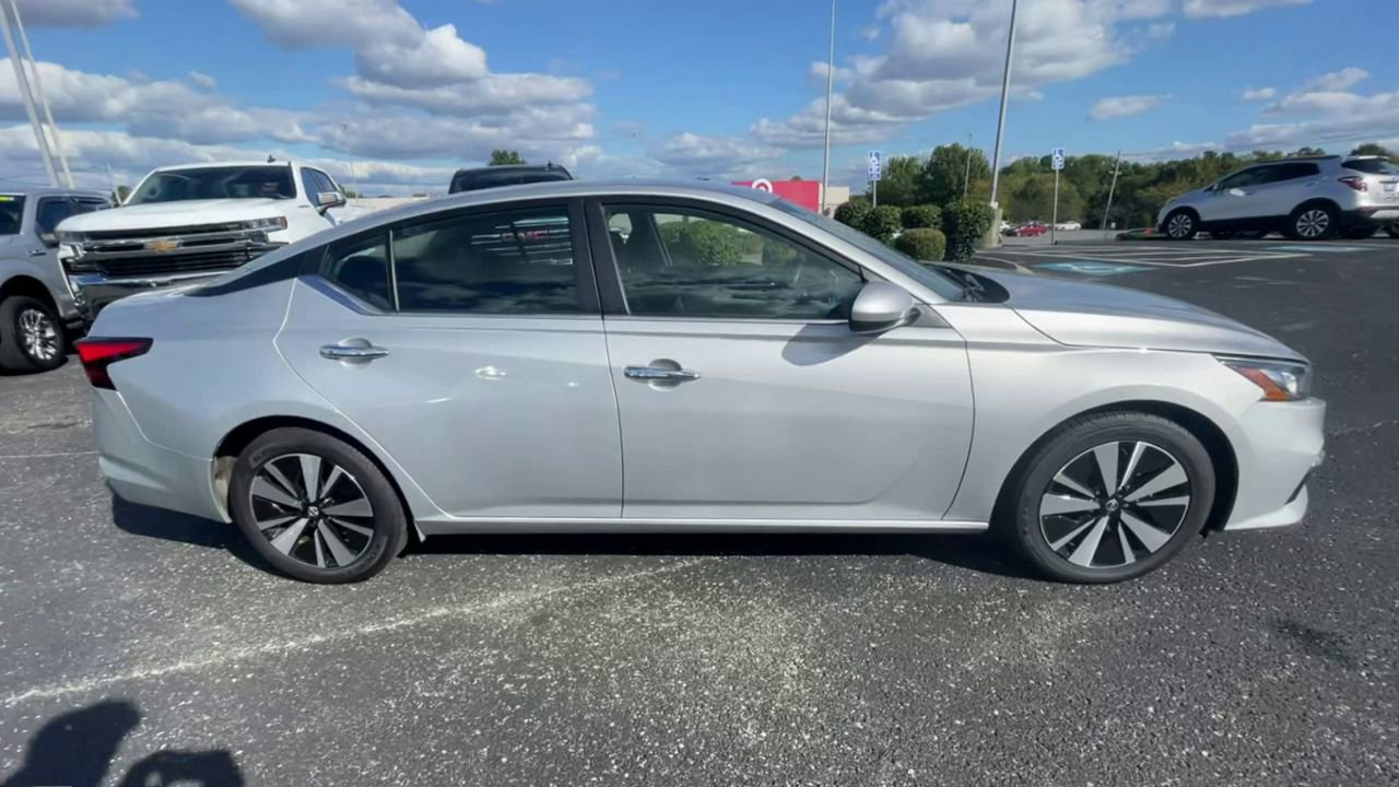 Used 2022 Nissan Altima 2.5 SV FWD image 2