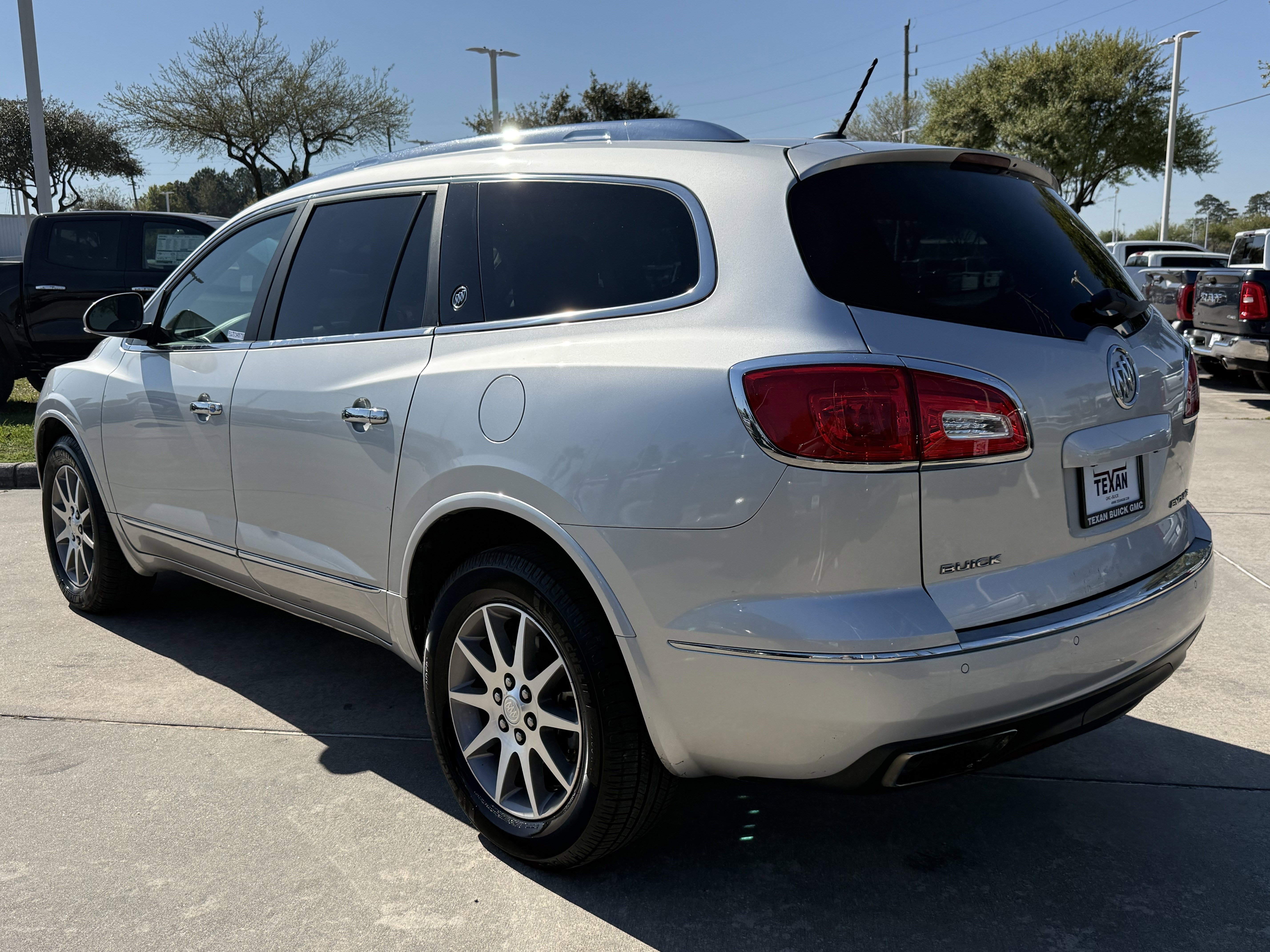 Used 2015 Buick Enclave Leather image 7