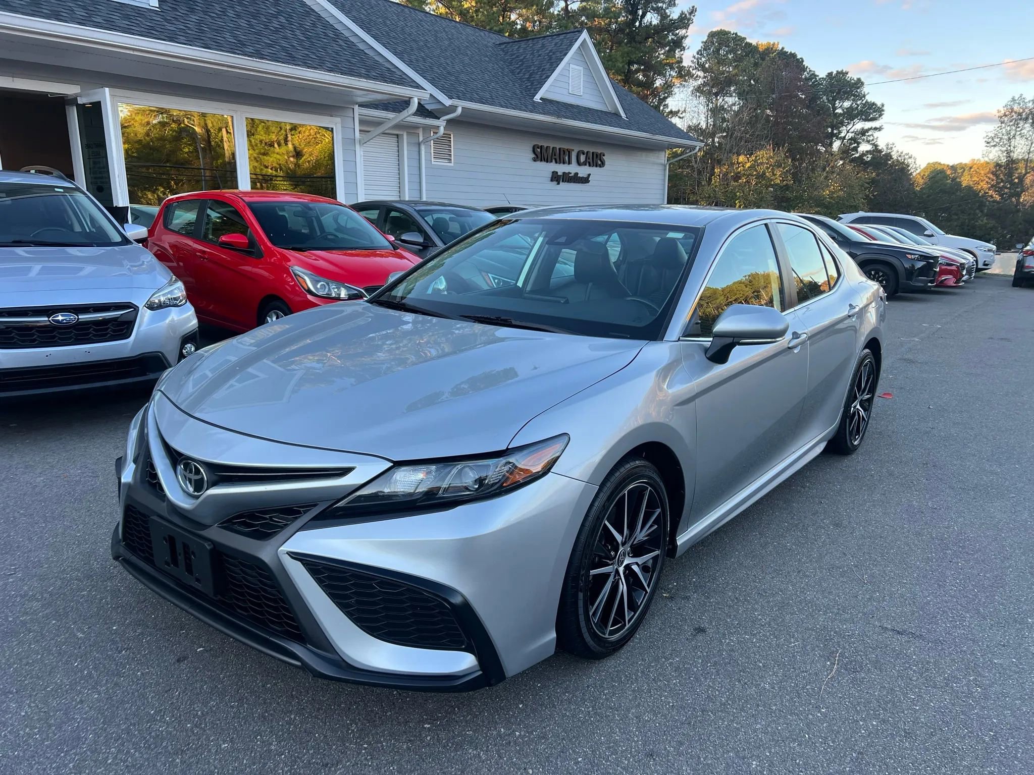 Used 2022 Toyota Camry SE image 1