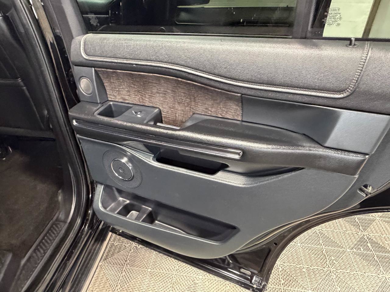 Used 2018 Ford Expedition Limited AWD/4WD image 16