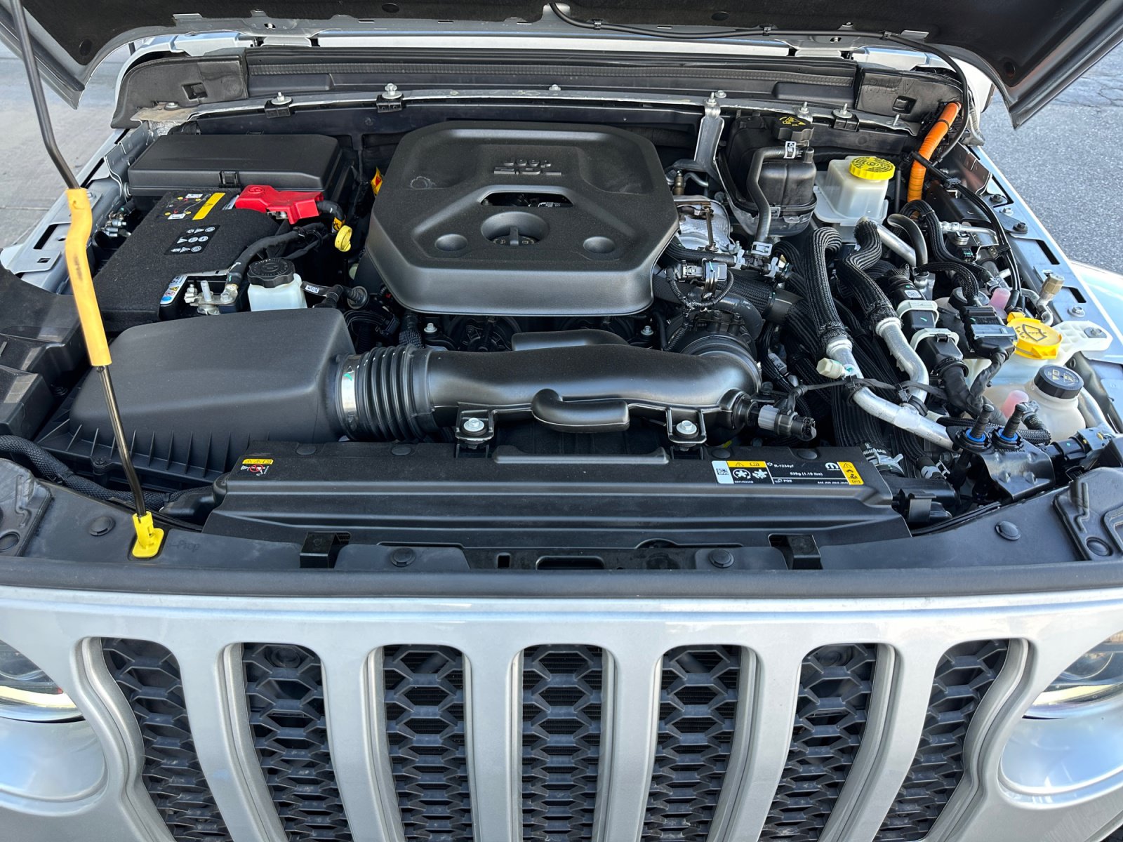Used 2023 Jeep Wrangler Unlimited Sahara AWD/4WD image 33