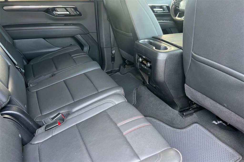 Used 2025 Chevrolet Suburban RST image 24