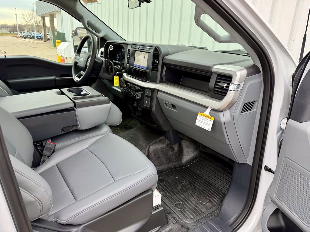 New 2024 Ford F550 4x4 Regular Cab Super Duty image 18