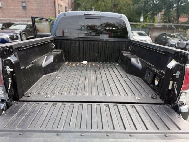 Used 2022 Toyota Tacoma TRD Sport AWD/4WD image 27