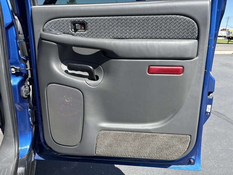 Used 2004 Chevrolet Avalanche 2WD image 34