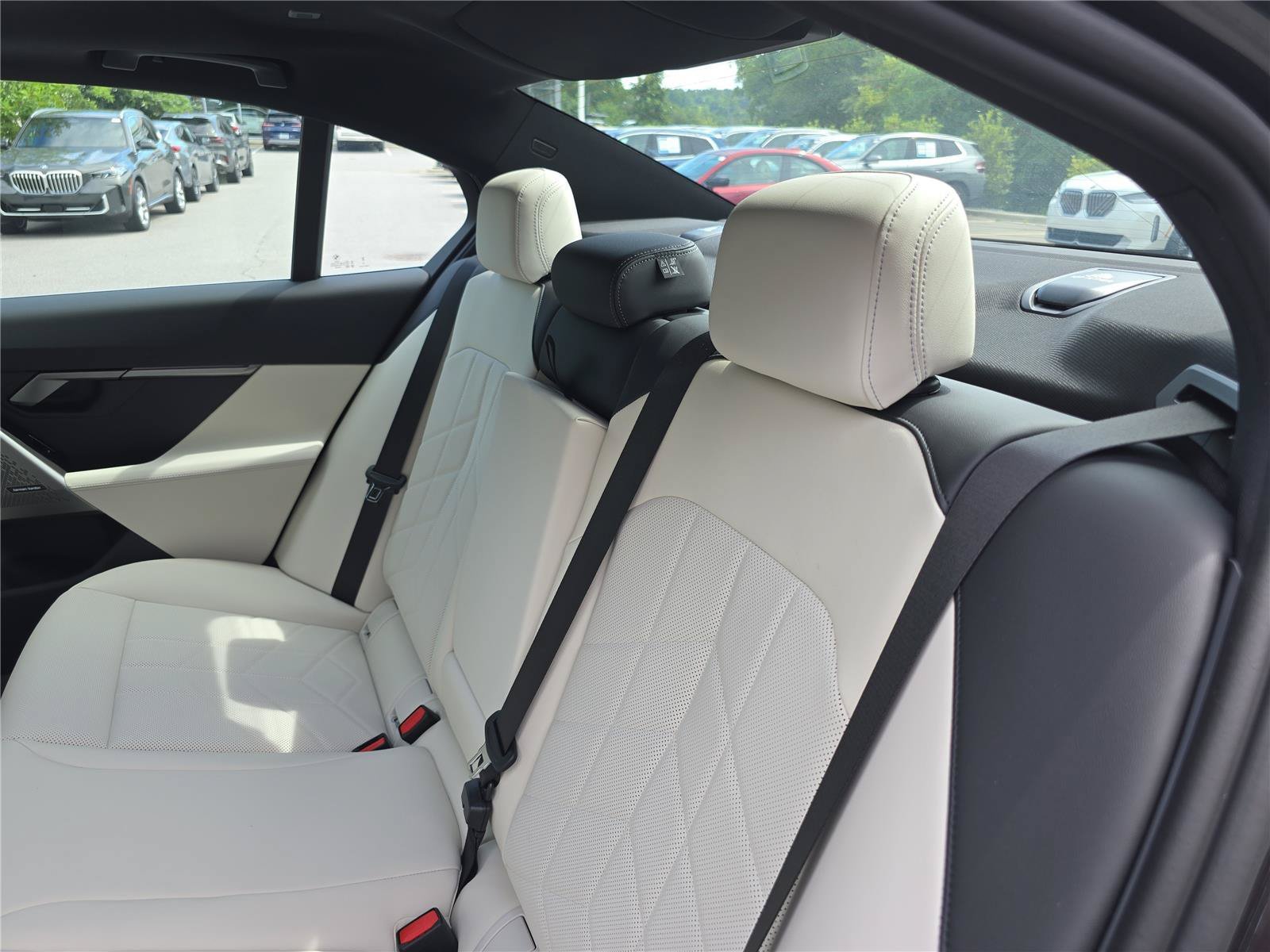 New 2027 BMW i5 xDrive40 AWD/4WD image 14