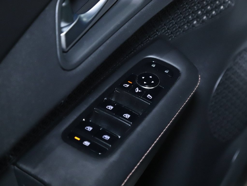 Certified 2023 Nissan Ariya FWD image 18