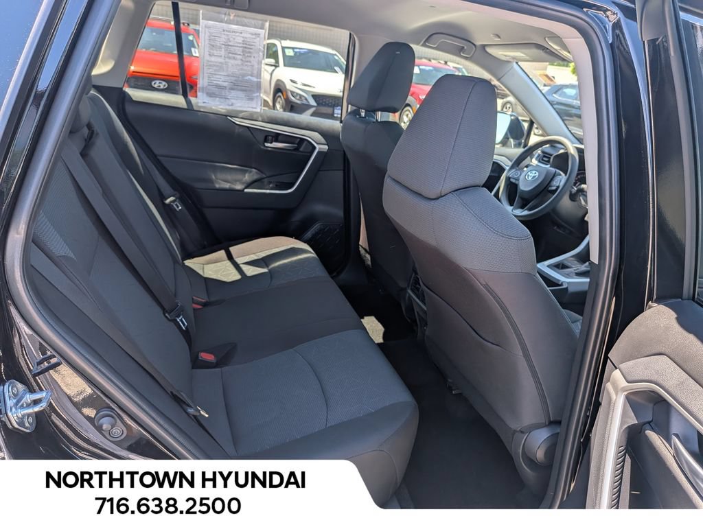 Used 2025 Toyota RAV4 XLE AWD/4WD image 32