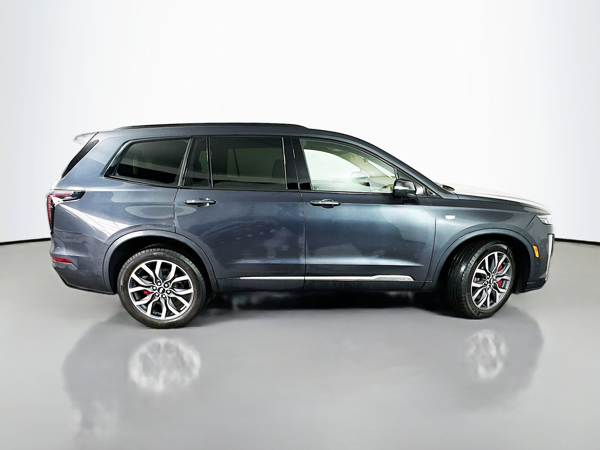 Used 2023 Cadillac XT6 Sport w/ Platinum Package image 8