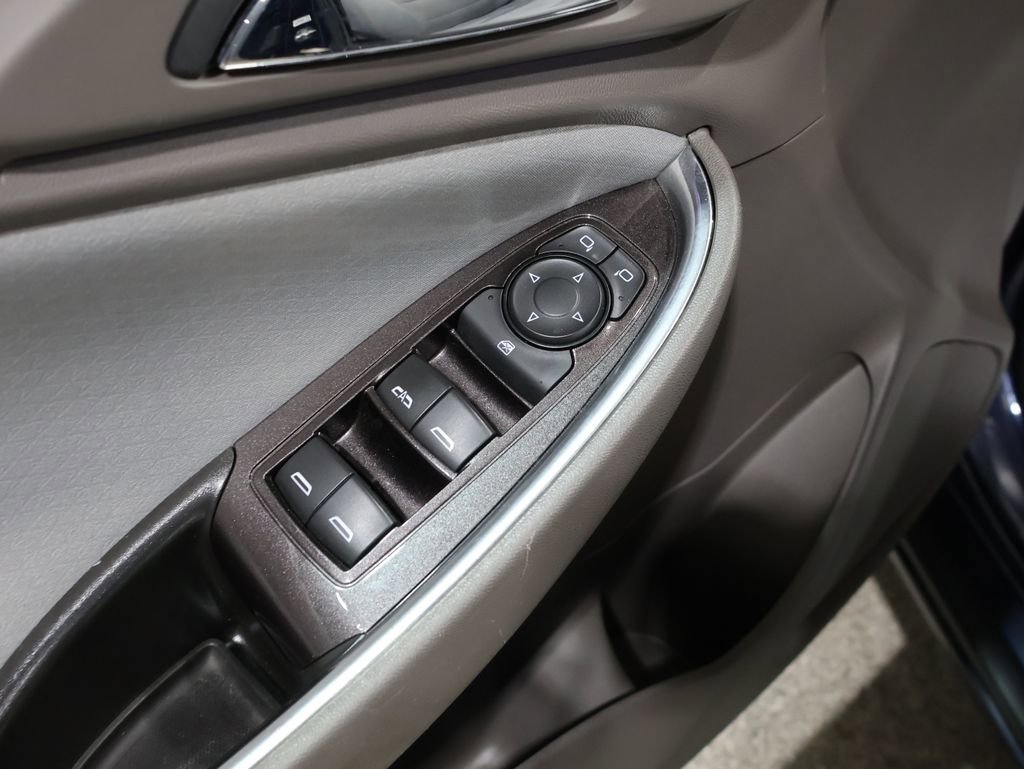 Used 2017 Chevrolet Malibu LT image 14