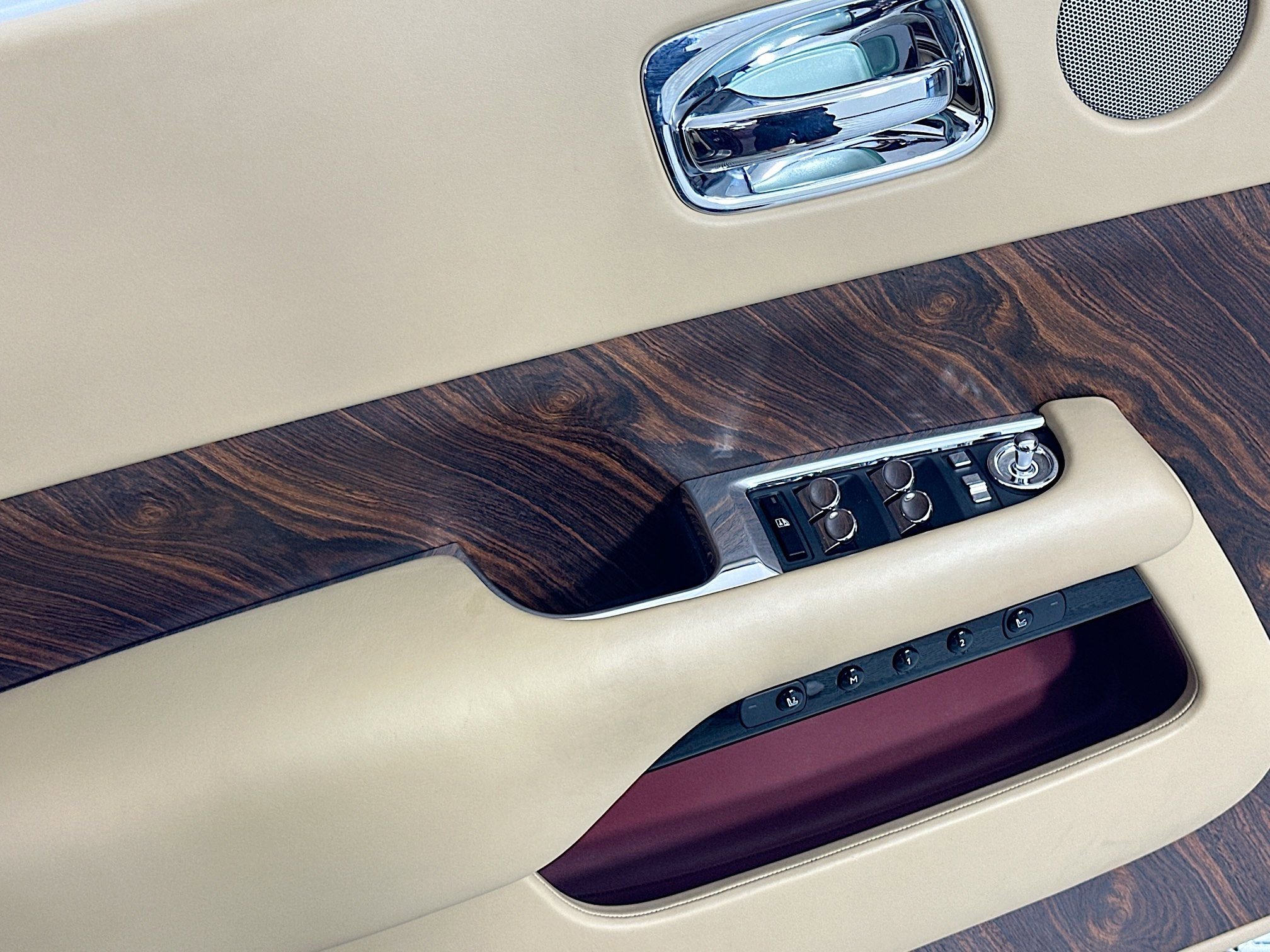 Certified 2017 Rolls-Royce Dawn RWD image 16