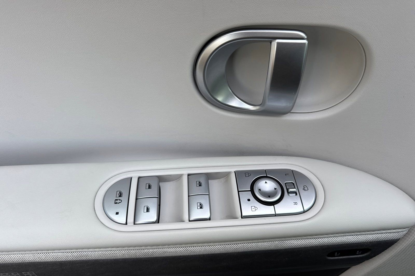 Used 2024 Hyundai Ioniq 5 Limited image 11