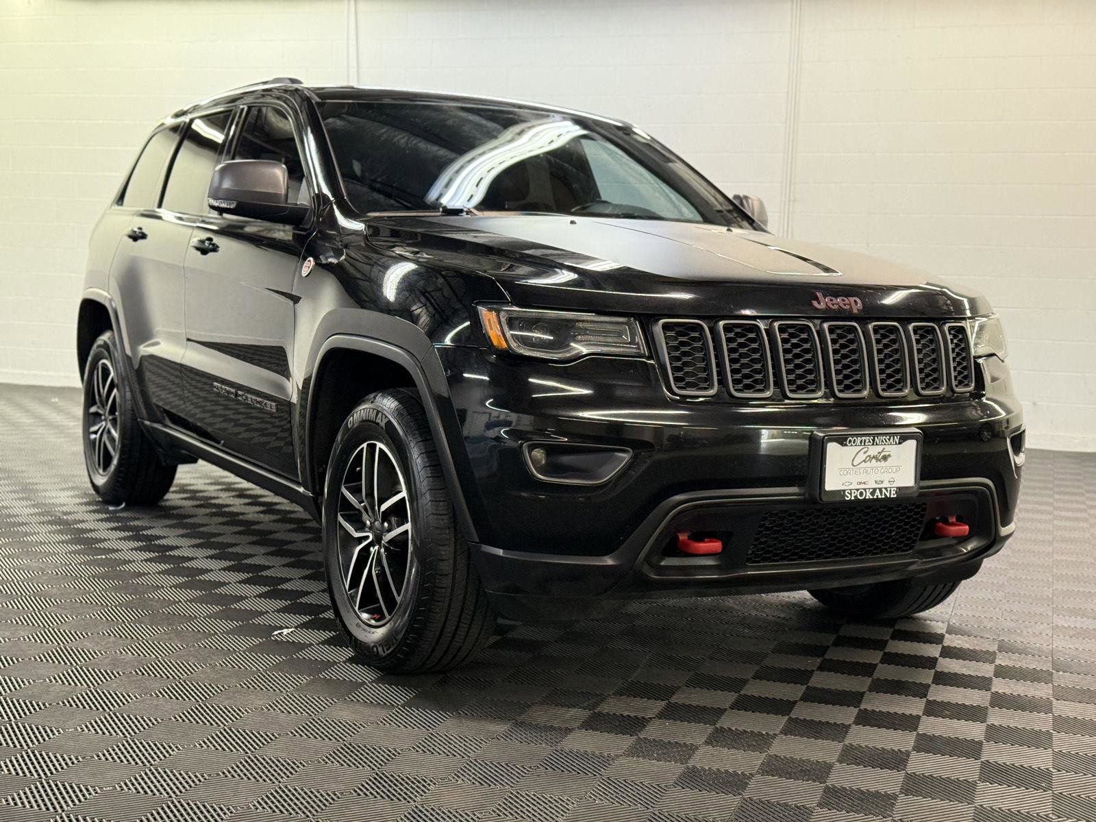 Used 2021 Jeep Grand Cherokee Trailhawk w/ Trailhawk Luxury Group image 2