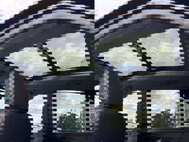 Used 2023 Chevrolet Equinox Premier image 16