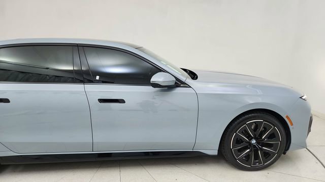 Used 2024 BMW 740i xDrive w/ Premium Package image 8